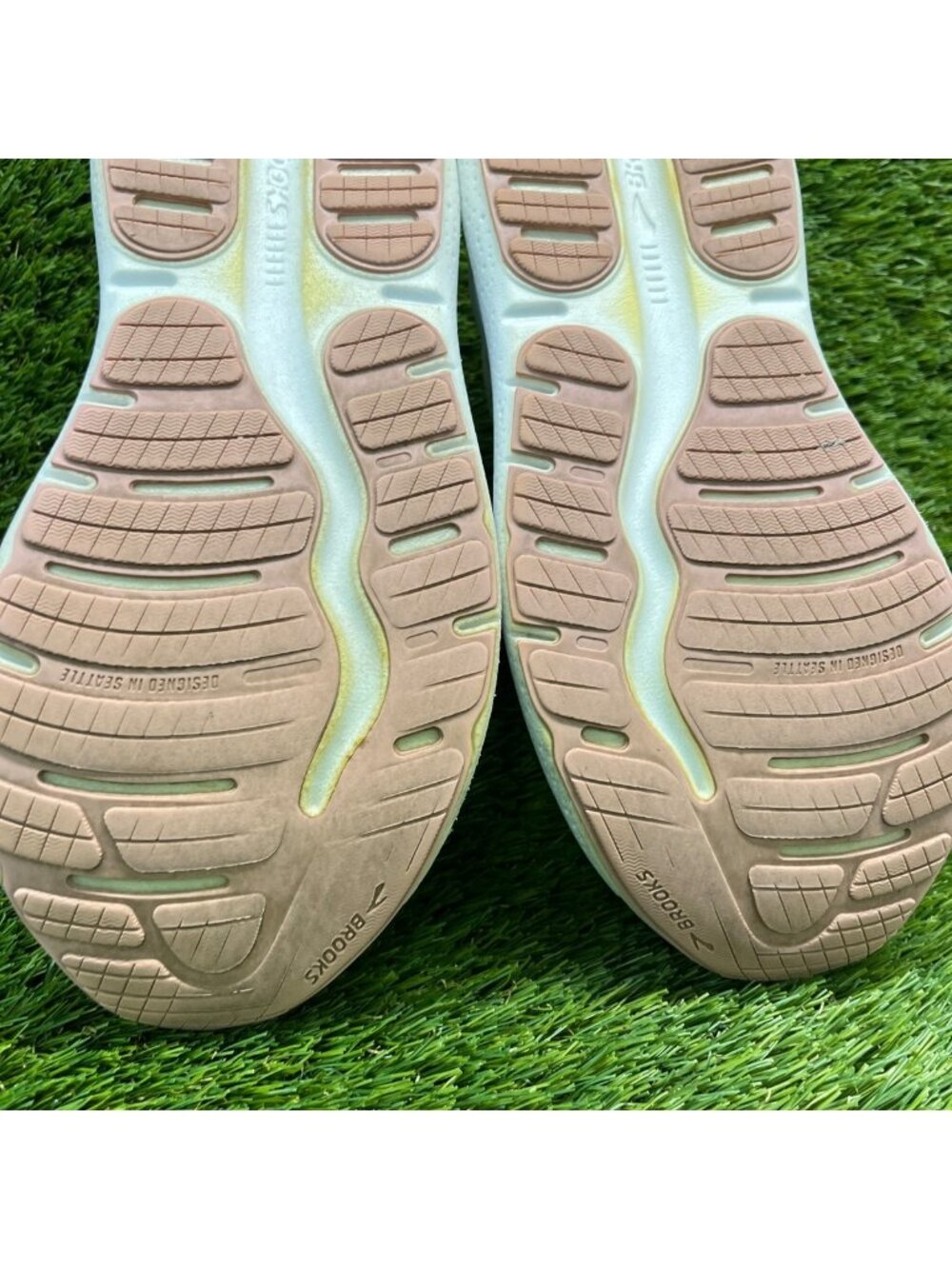 Brooks Ghost Max 2 Womens Size 8.5 Ivory White Athletic Running Shoes Sneakers - Picture 8 of 10